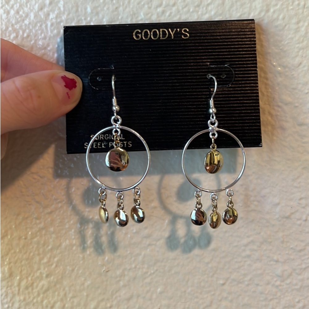 Goodys Dangly Earrings 🔥